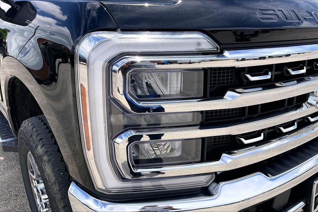 New 2026 Ford Super Duty F-250 Lariat 4D Crew Cab