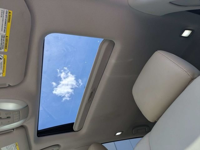 Used 2016 White INFINITI Base image 22