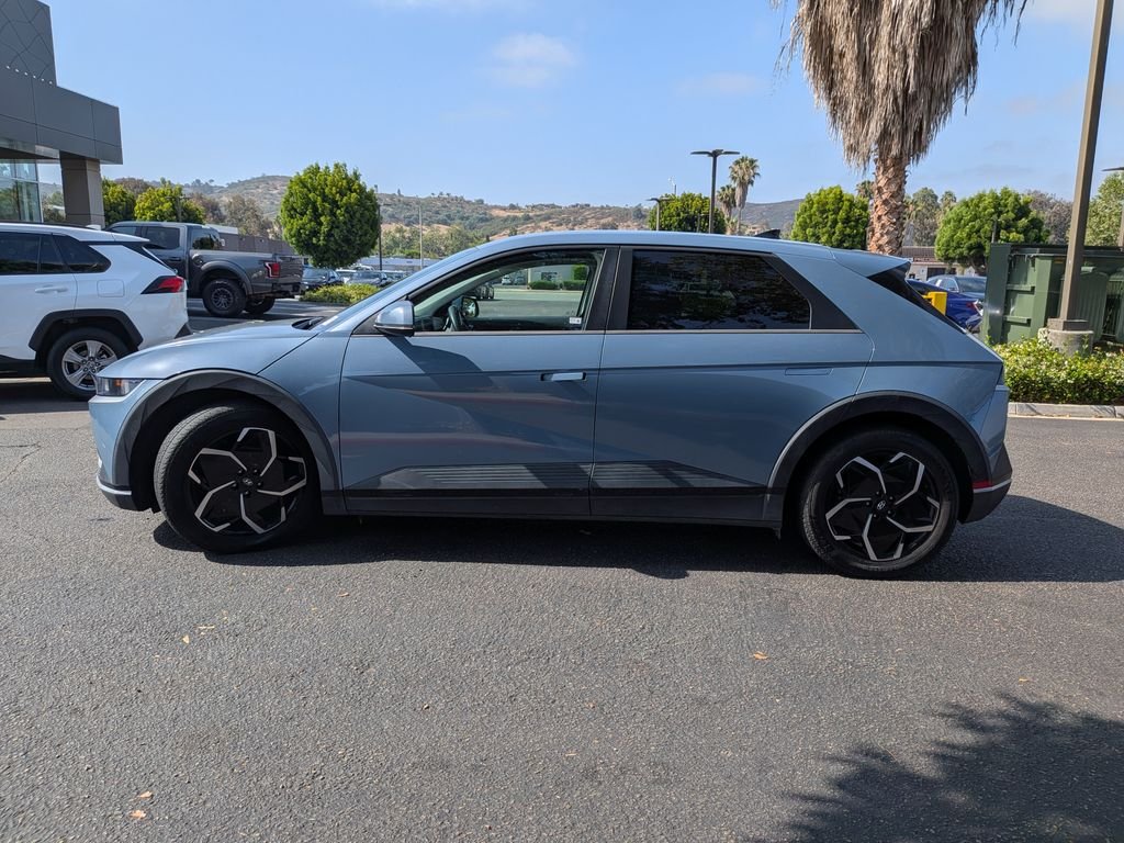 Used 2022 Blue Hyundai SE image 4