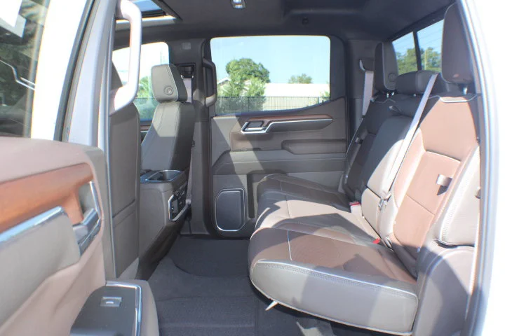 Used 2023 WHITE FROST TRICOAT GMC Denali image 17
