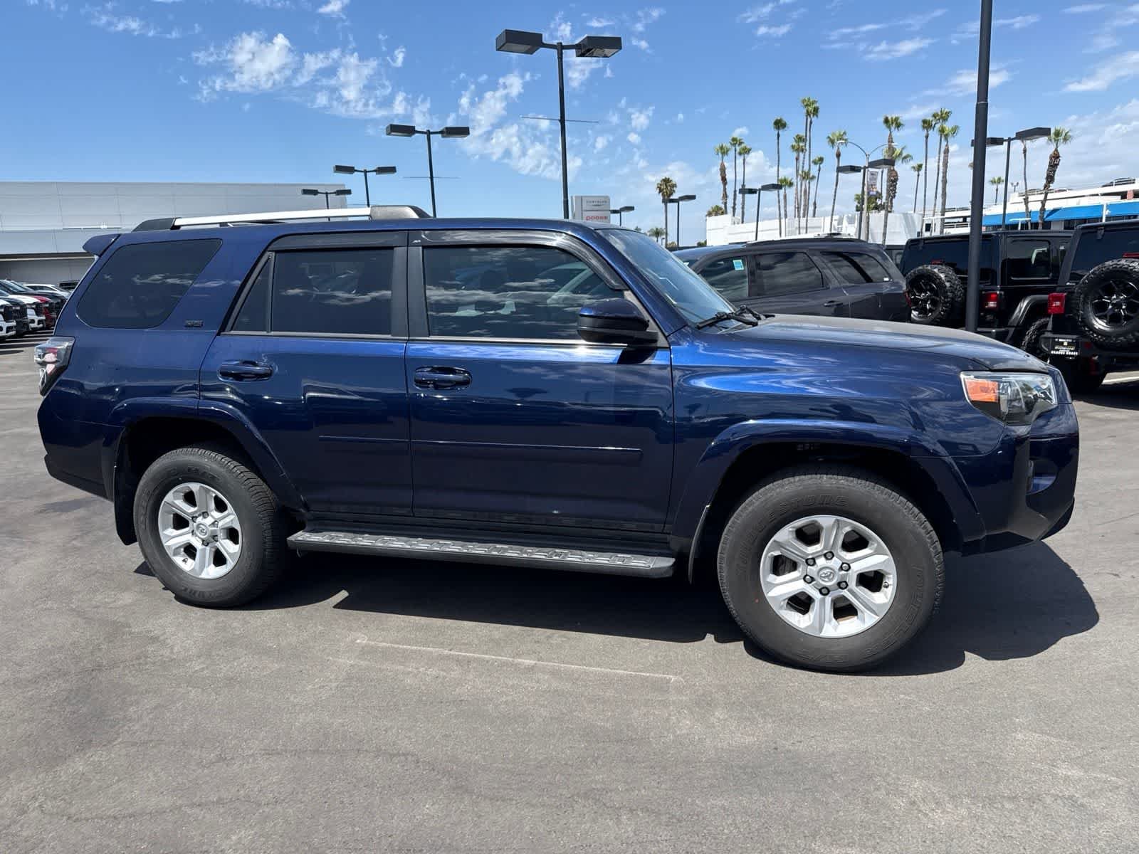 Used 2020 Nautical Blue Metallic Toyota SR5 image 11