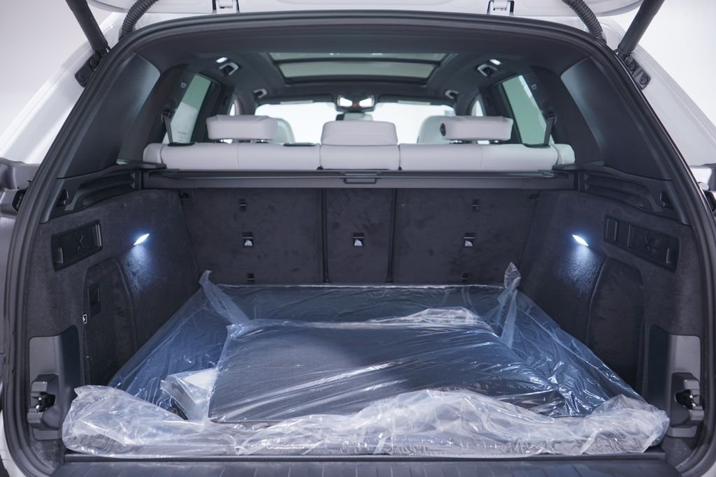New 2026 Alpine White BMW sDrive40i image 13