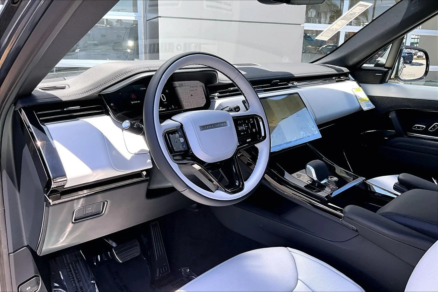 New 2026 Varesine Blue Land Rover Dynamic SE image 6