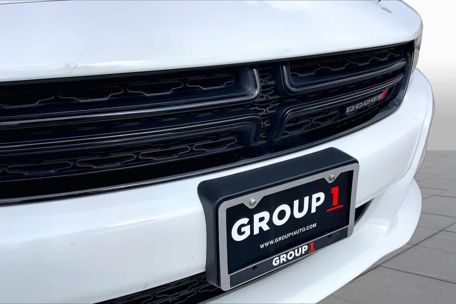 Used 2021 White Knuckle Clearcoat Dodge SXT image 29