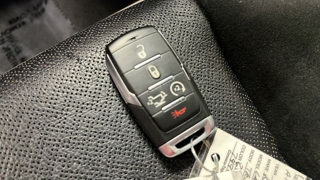 Used 2019 Diamond Black Crystal Pearlcoat Ram Laramie image 20