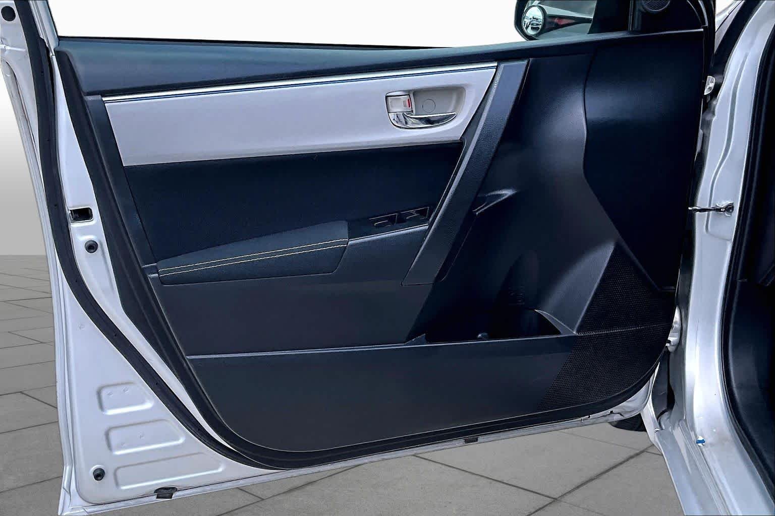 Used 2016 Classic Silver Metallic Toyota LE image 19