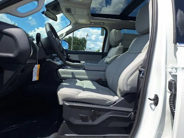 New 2027 Star White Metallic Tri-Coat Ford MAX Active image 40