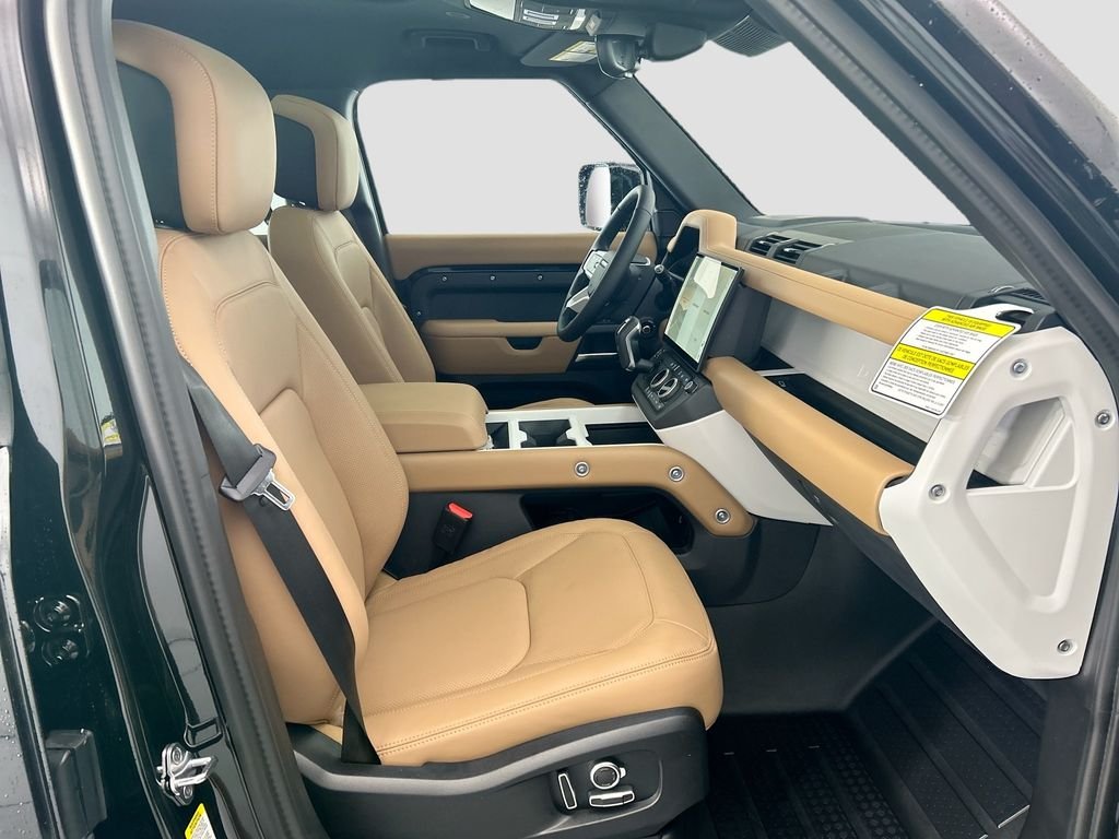 New 2026 Santorini Black Metallic Land Rover X-Dynamic SE image 19