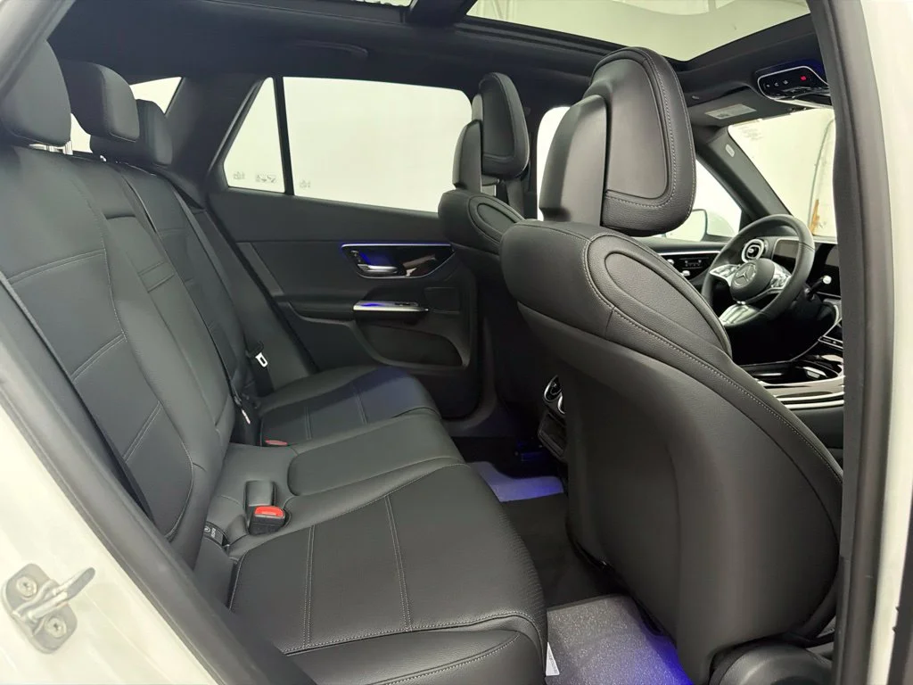 New 2027 White Mercedes-Benz GLC 300 image 25