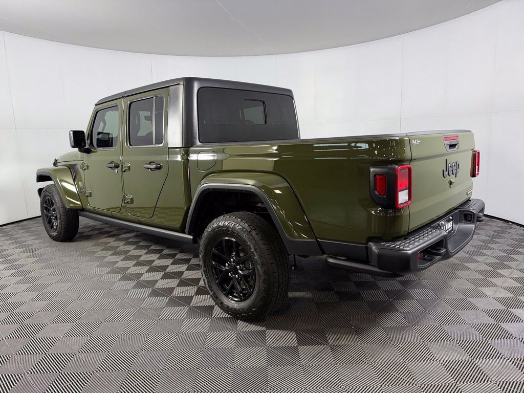 Used 2023 Green Jeep Sport image 10