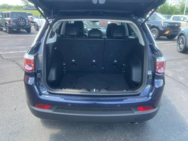 Used 2019 Jazz Blue Pearlcoat Jeep Limited image 21