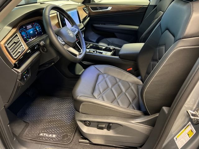 New 2026 Silver Volkswagen 2.0T SE w/Technology image 7