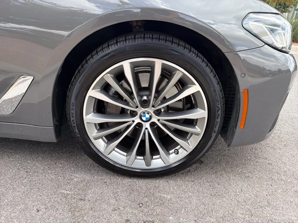 Used 2021 Gray BMW 530i image 13