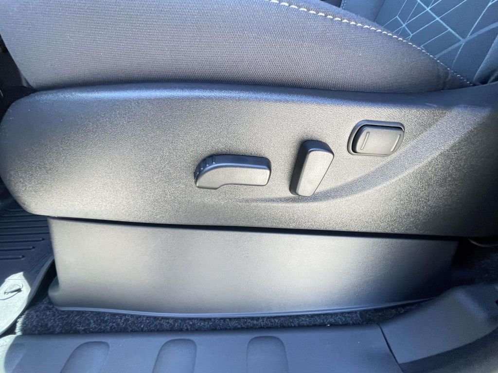 New 2026 Boulder Gray Pearl Nissan Crew Cab SV image 15