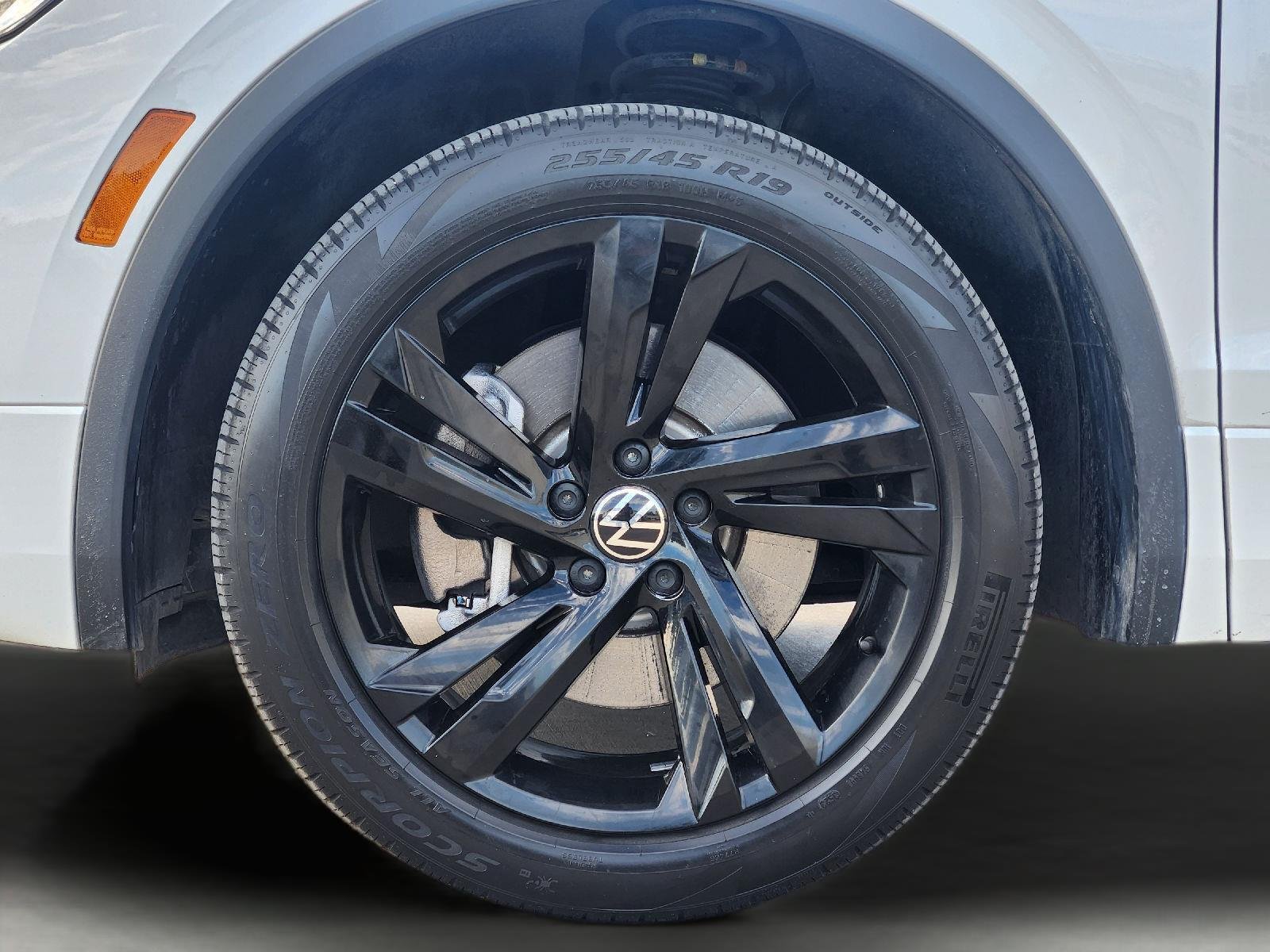 2024 Volkswagen Tiguan photo 10 of 33