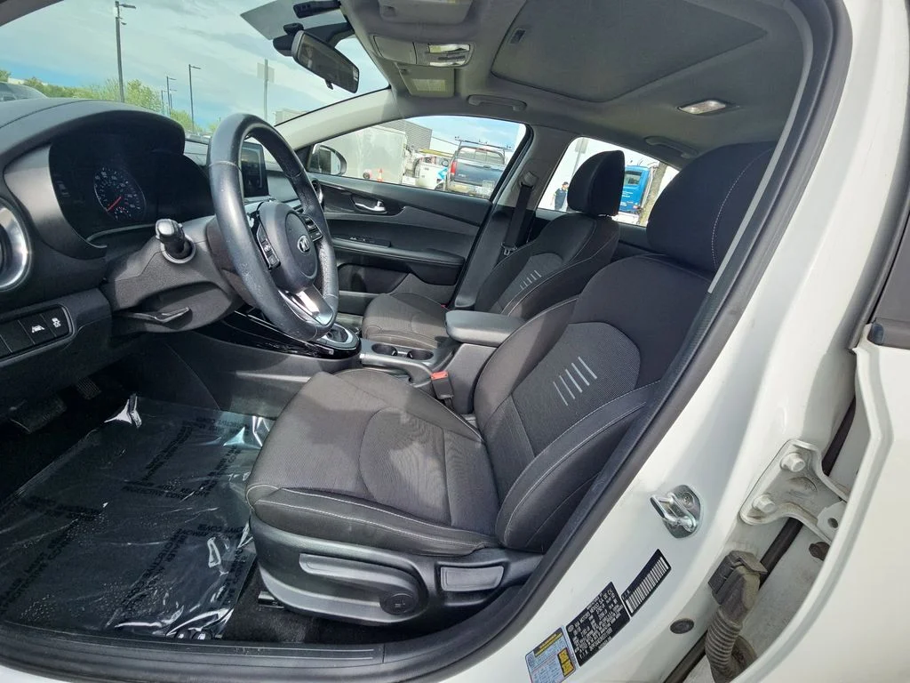 Used 2019 White Kia S image 14