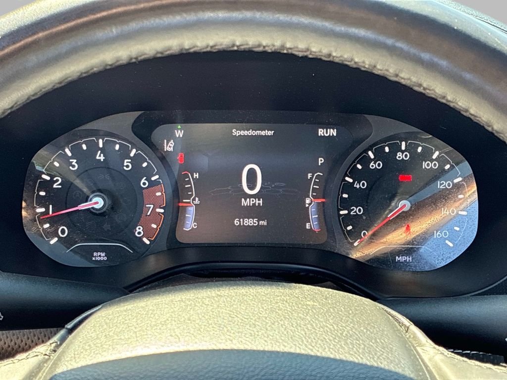 Used 2022 Silver Jeep Latitude image 27