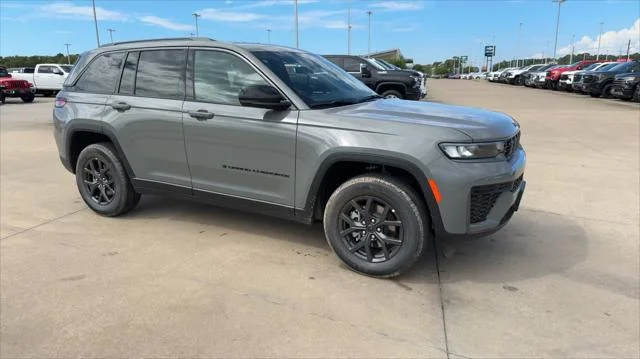 New 2027 Sting-Gray Clear-Coat Paint Jeep Altitude image 3