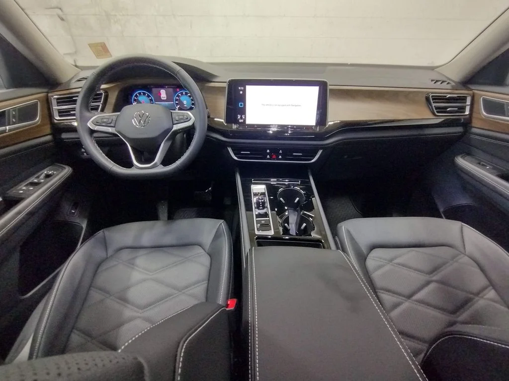 New 2026 White Volkswagen SE w/Technology image 39