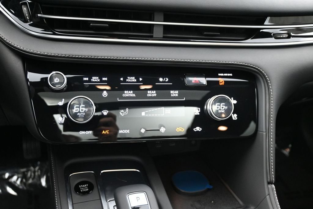 New 2027 2T RAD WHT INFINITI Sport AWD image 18