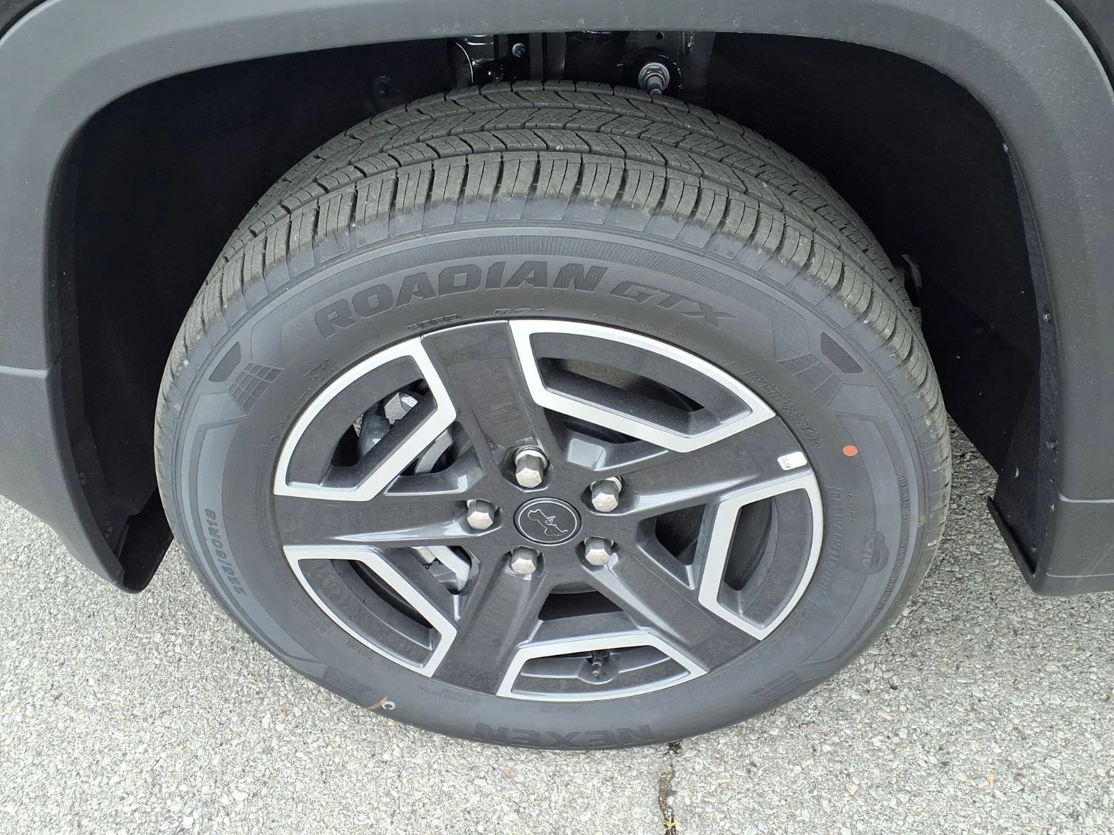 New 2026 Diamond Black Crystal Pearl-Coat Exterior Paint Jeep Laredo image 19
