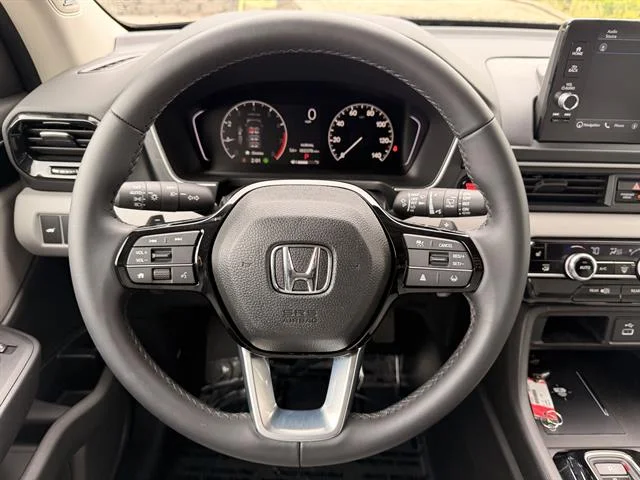 Certified Used 2025 OBSIDIAN BLUE Honda Touring image 17