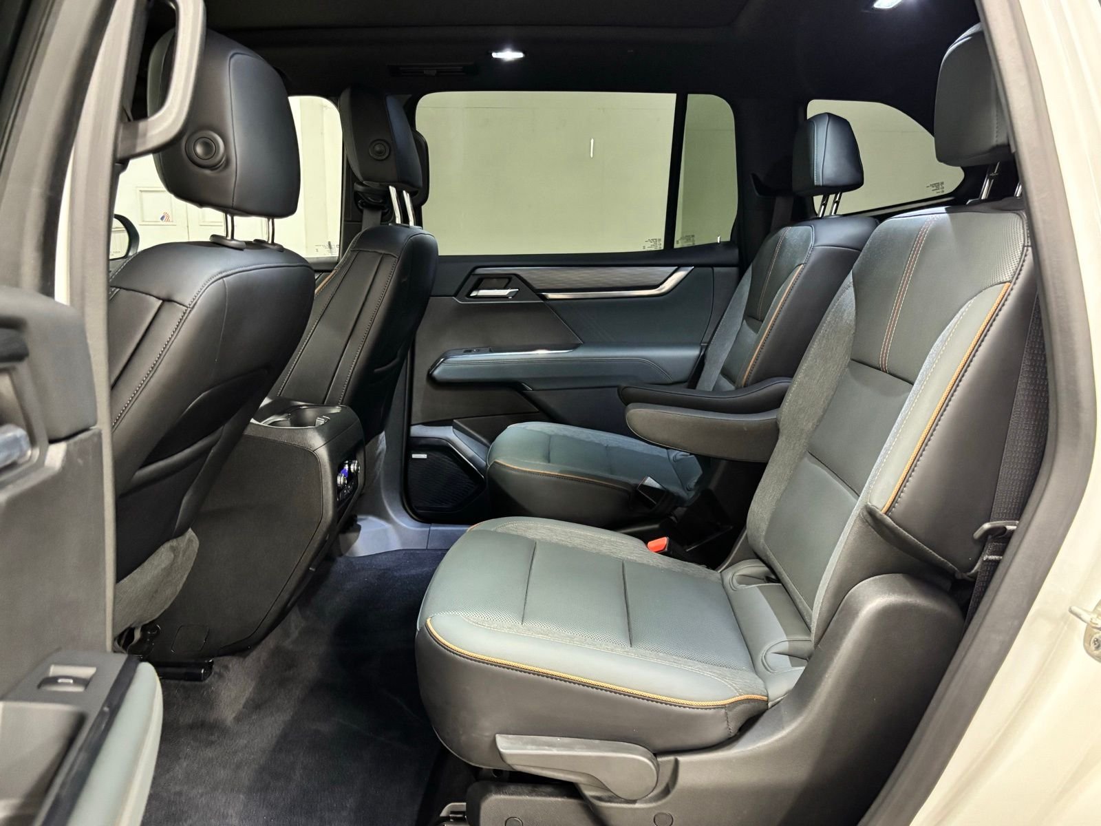 Used 2025 White GMC AT4 image 20