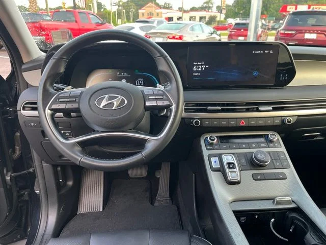 Used 2025 White Hyundai SEL image 20