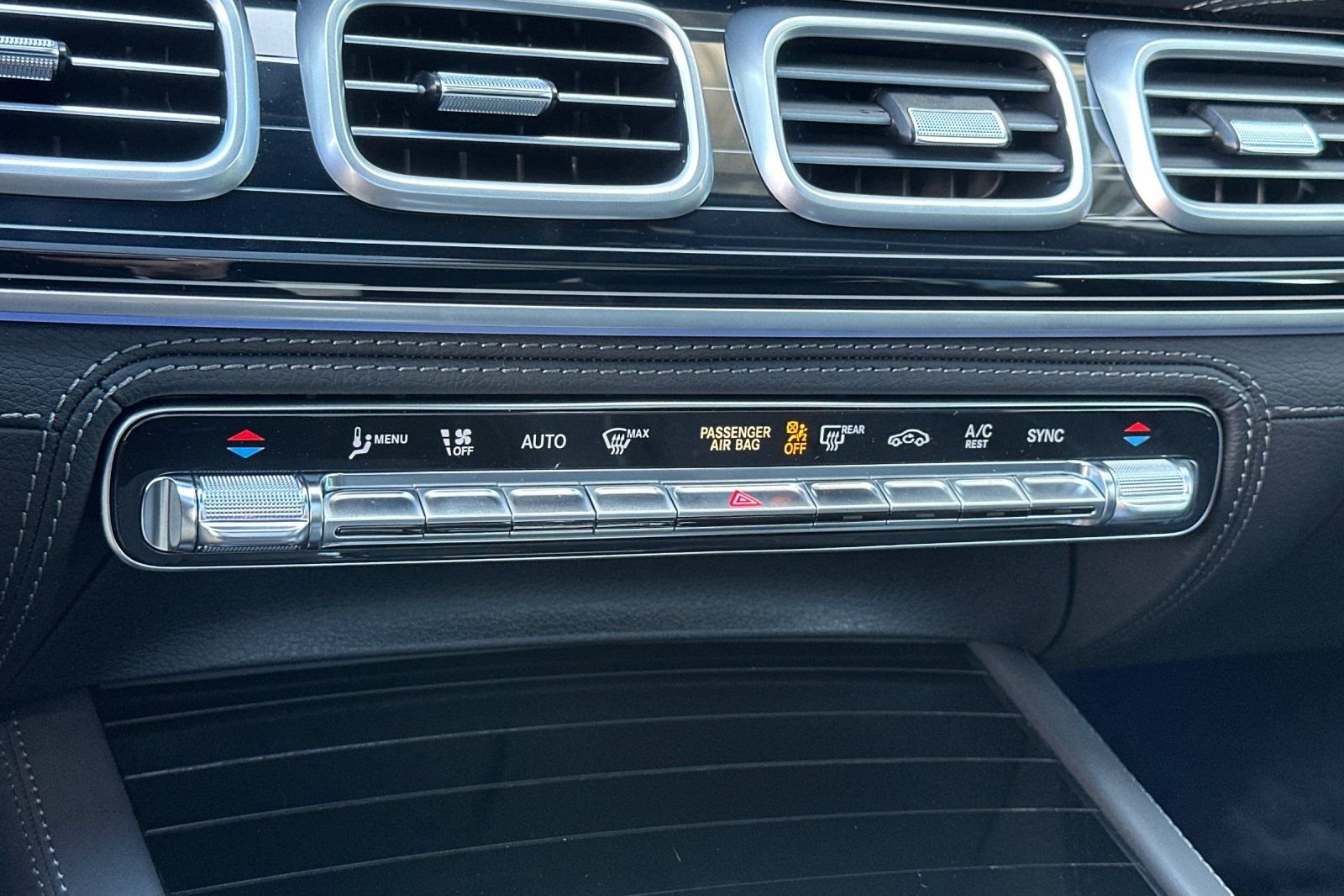 2025 Mercedes-Benz GLE GLE580 - Photo 17