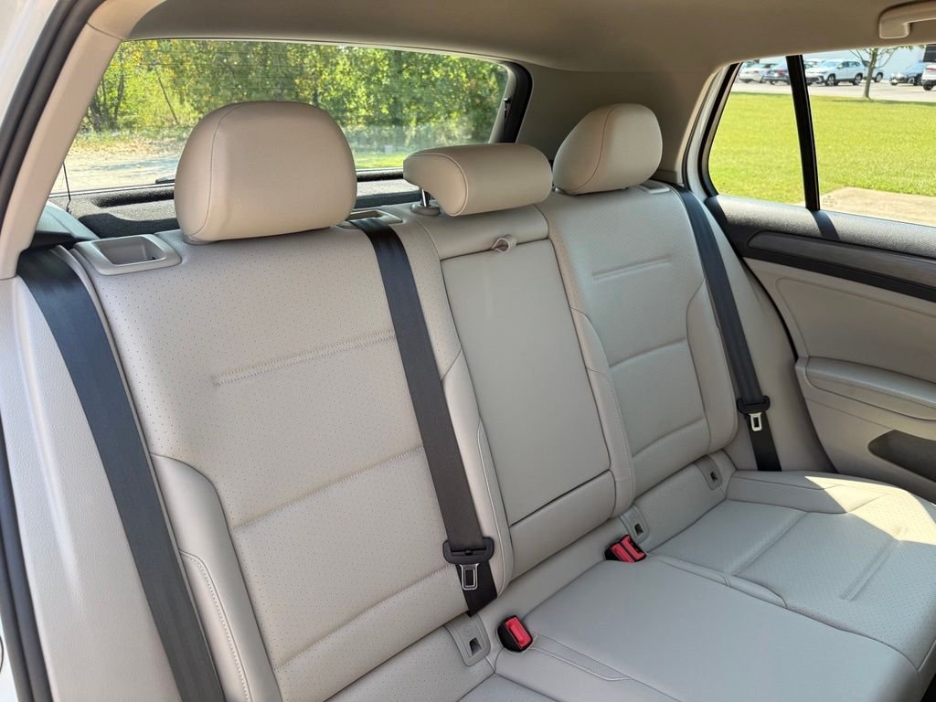 Used 2019 White Volkswagen  image 22