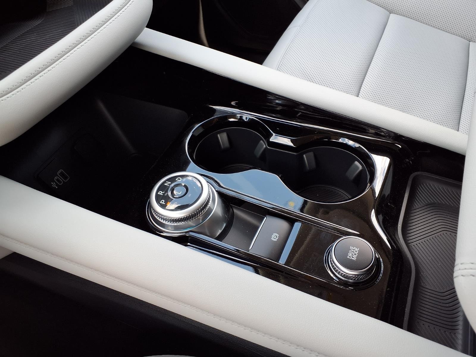 New 2026 Star White Metallic Tri-Coat Ford Platinum™ image 6
