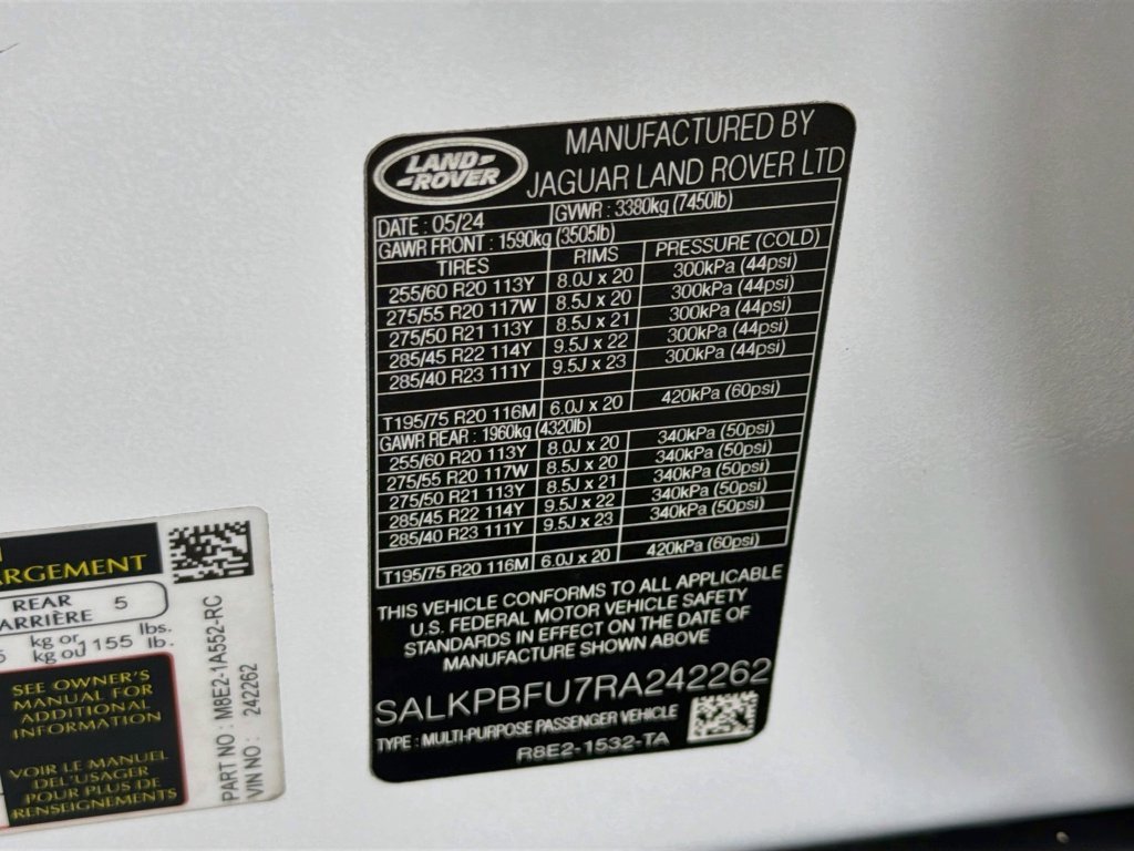 Used 2024 White Land Rover SE image 34