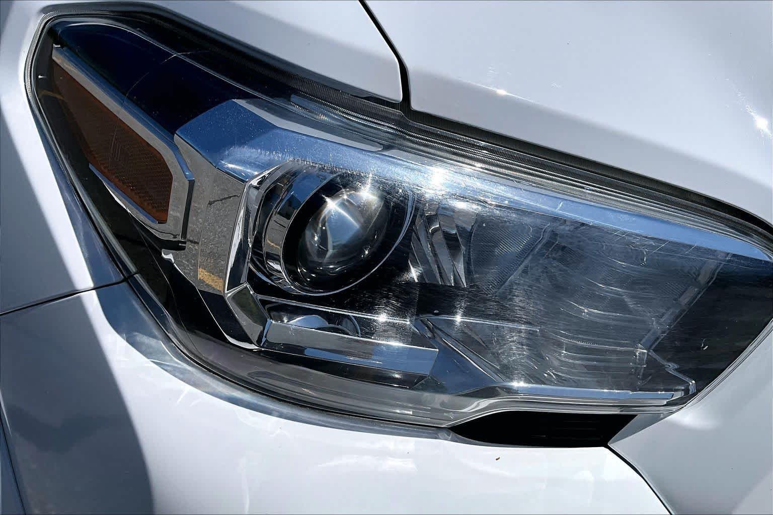 Used 2016 Super White Toyota SR5 image 26