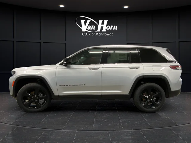 New 2026 Silver Zynith Exterior Paint Jeep Limited image 4