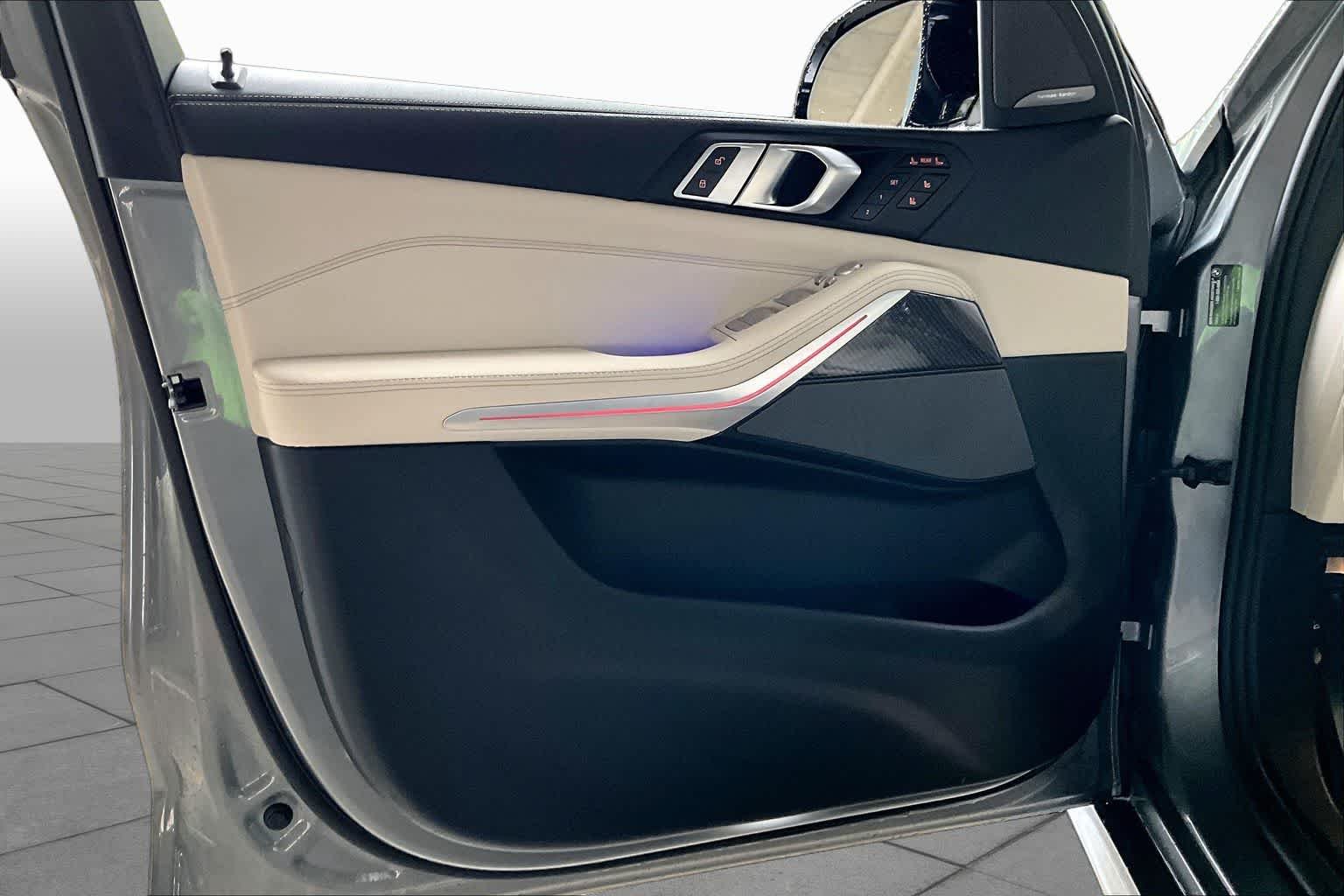 Used 2025 Skyscraper Grey Metallic BMW M60i image 21