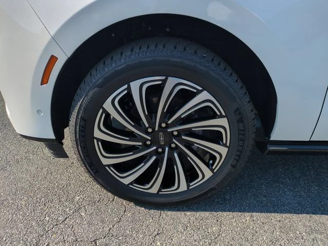 Used 2025 White Lincoln Black Label image 10