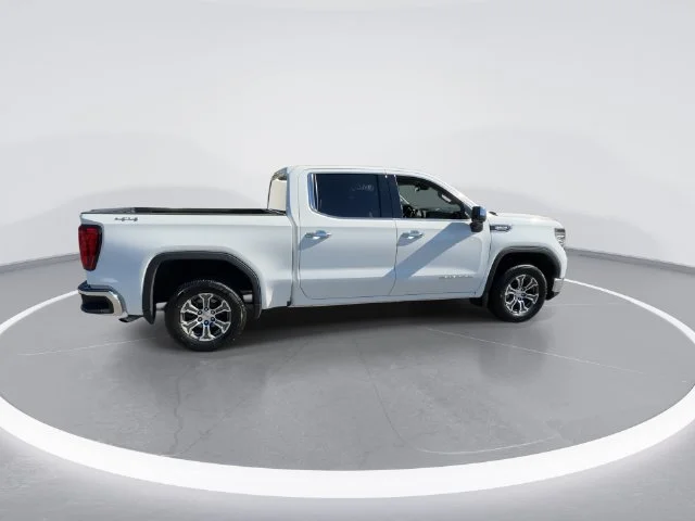 Used 2025 White GMC SLT image 9