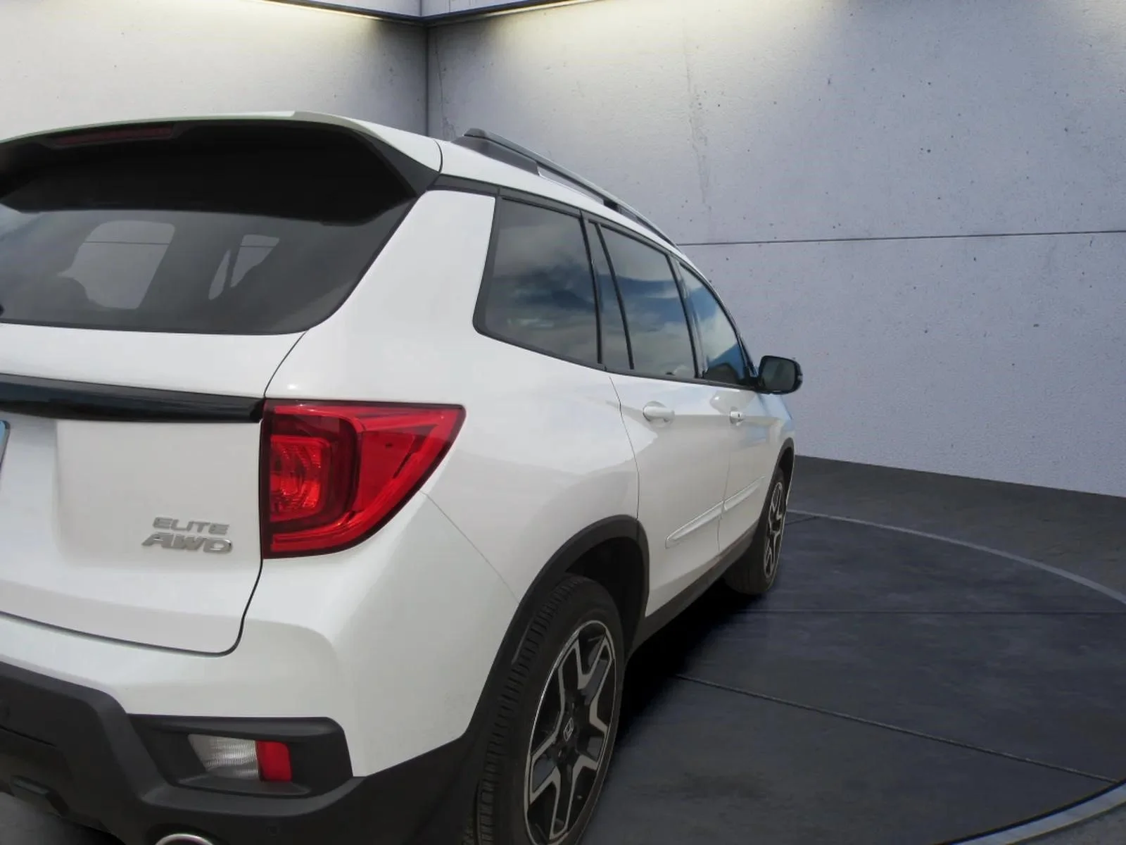 Certified Used 2023 Platinum White Pearl Honda AWD ELITE image 10