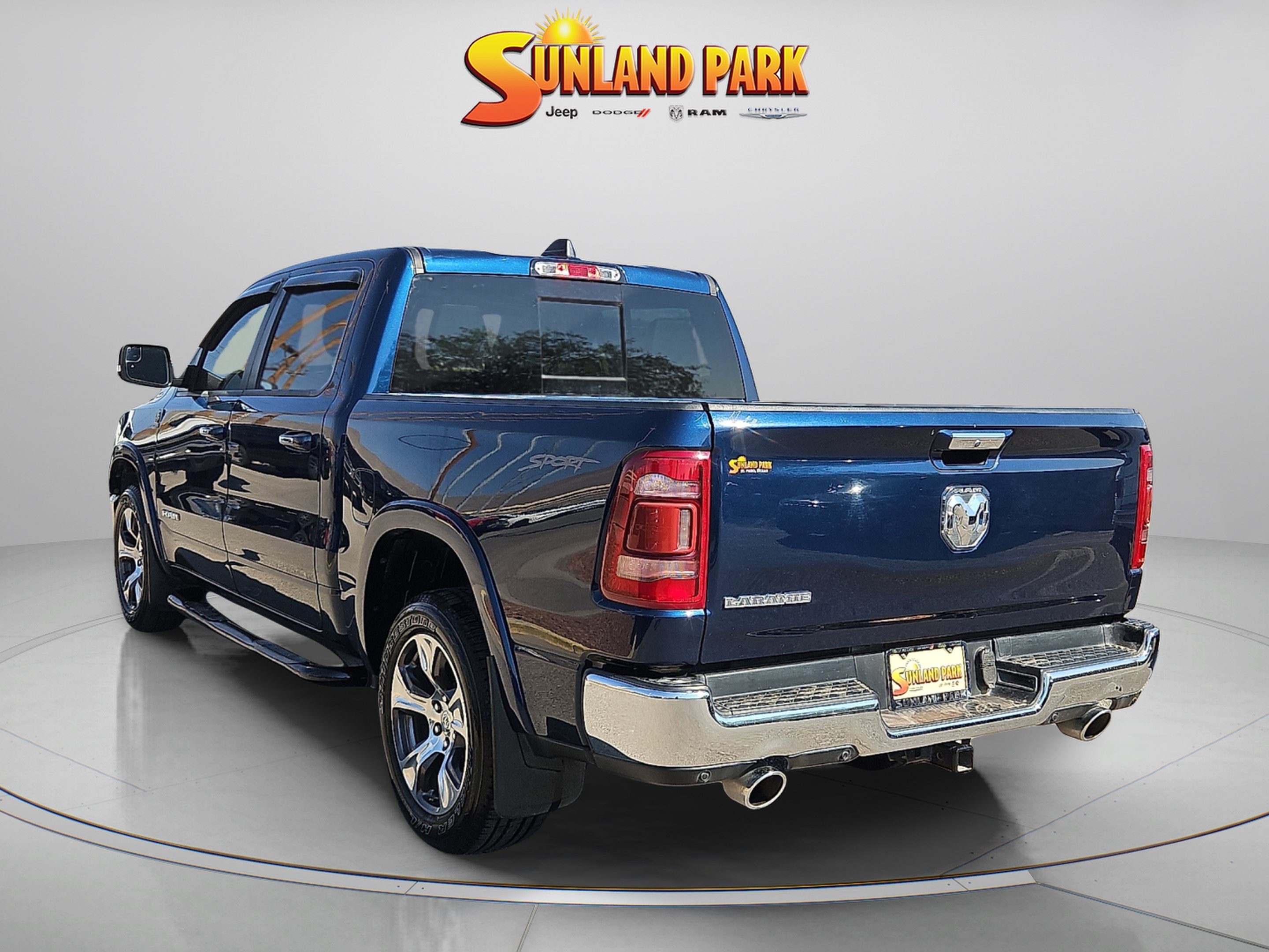 Used 2022 Patriot Blue Pearlcoat Ram Laramie image 4