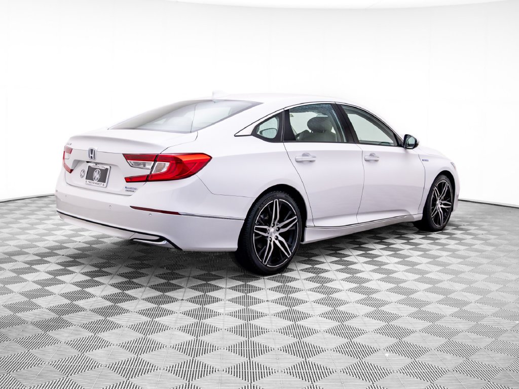 Certified Used 2022 Platinum White Pearl Honda Touring image 7