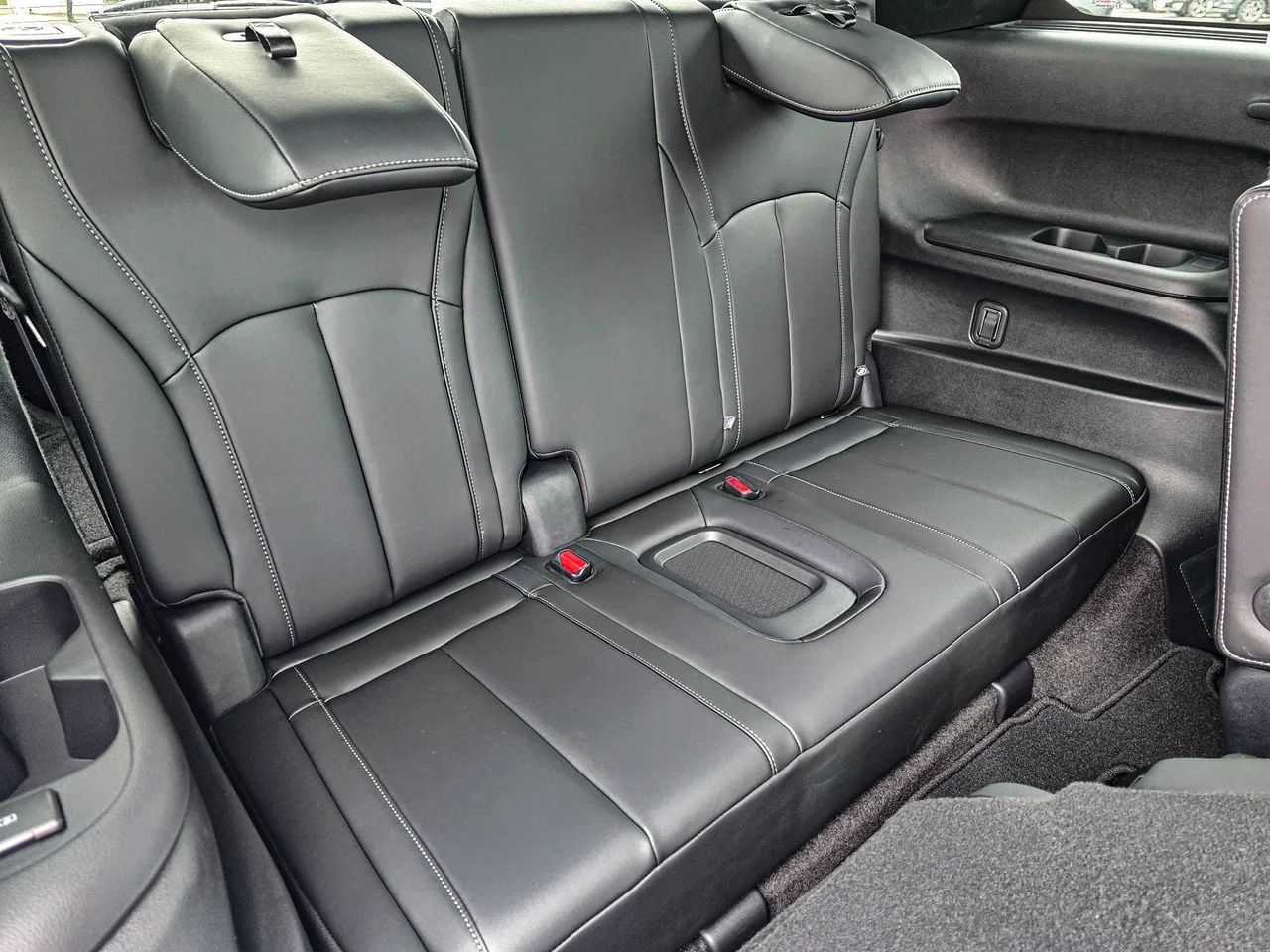 New 2027 2T RAD WHT INFINITI Sport AWD image 40