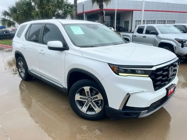 Used 2023  Honda EX-L image 1