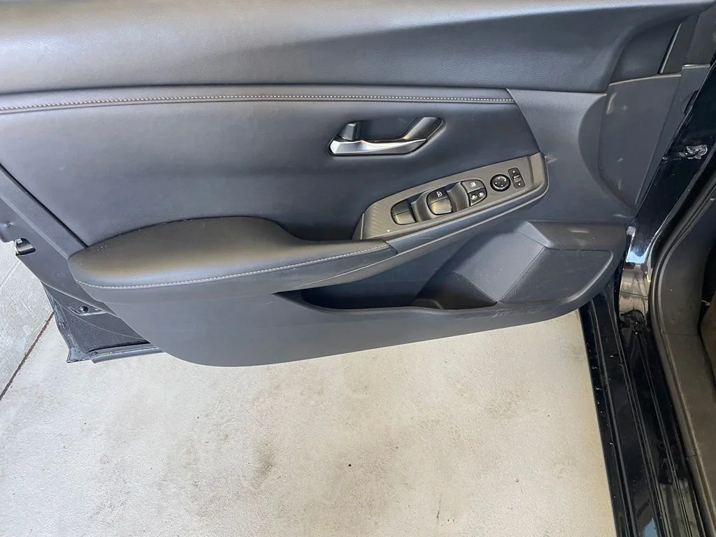 Used 2020 Black Nissan S image 9