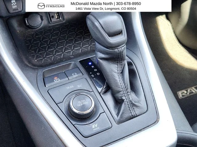 Used 2019 White Toyota LE image 20