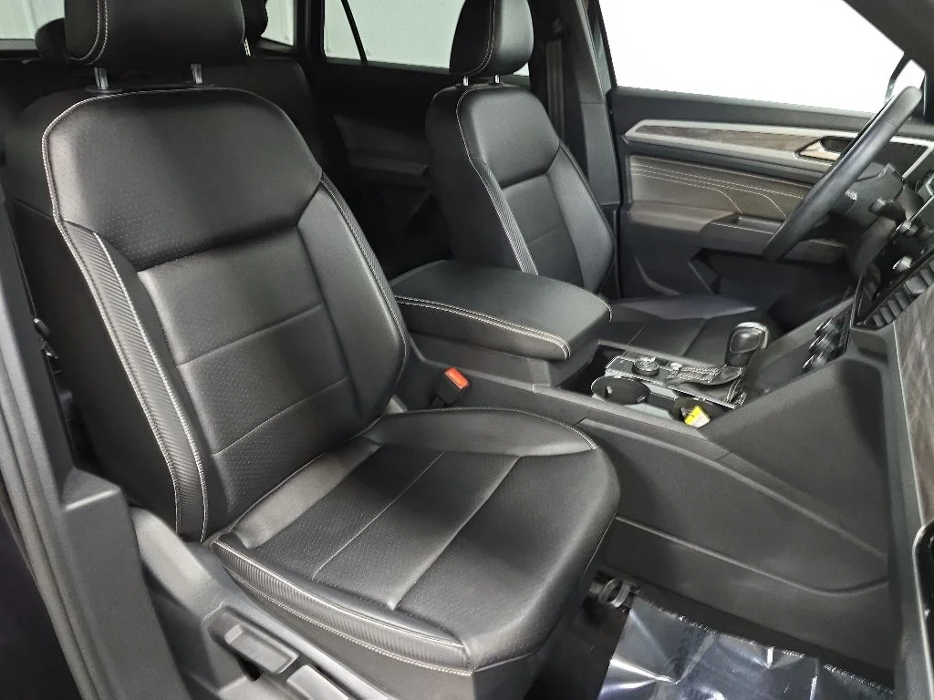 Used 2022 Black Volkswagen 3.6L V6 SE w/Technology image 14