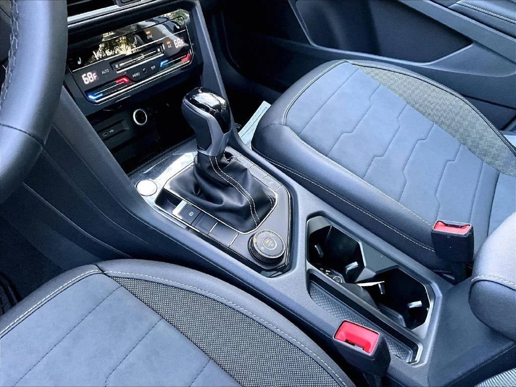 New 2027 Black Volkswagen 1.5T SE Black image 18