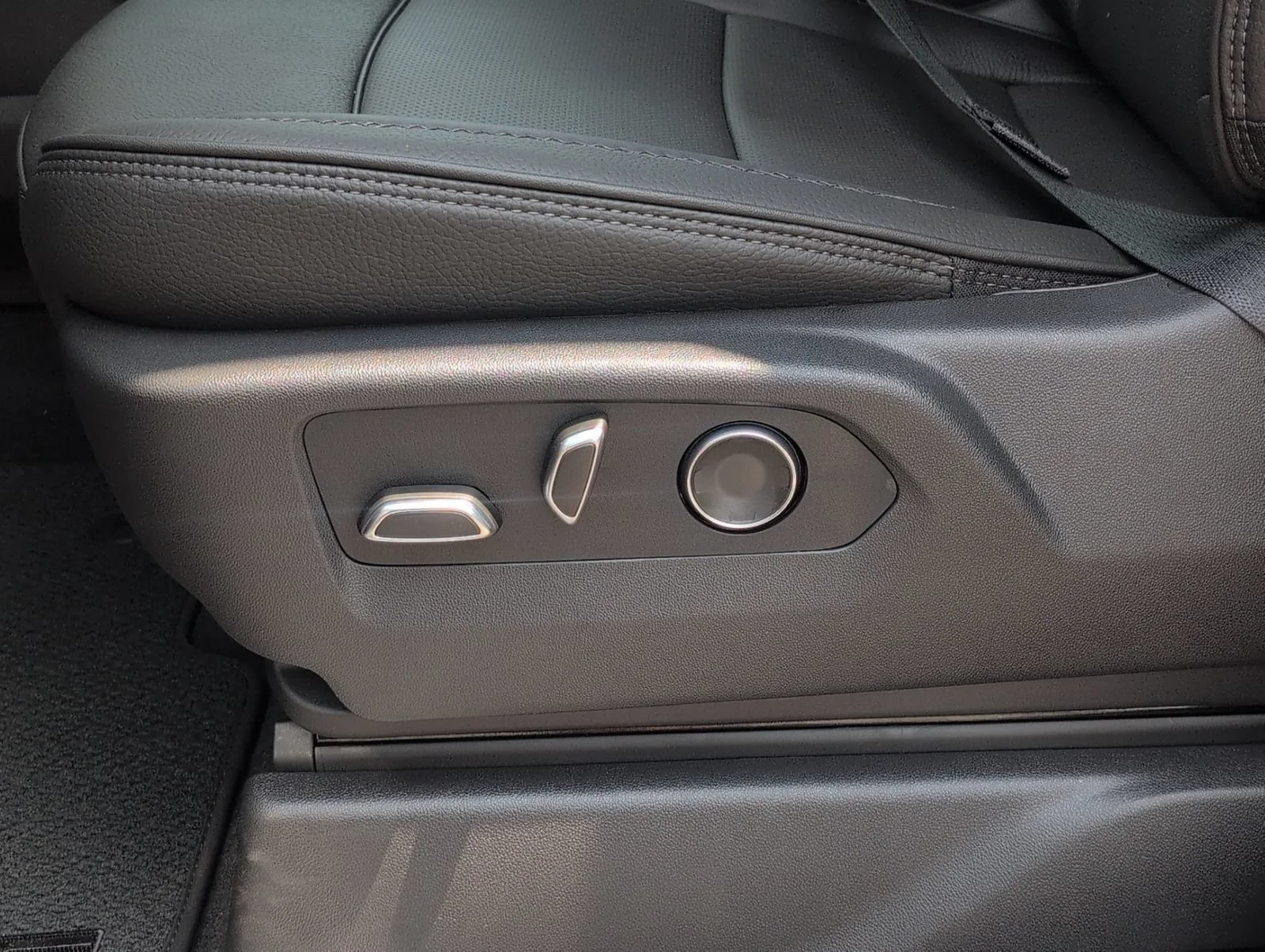 New 2026 Titanium Rush Metallic GMC Denali image 14