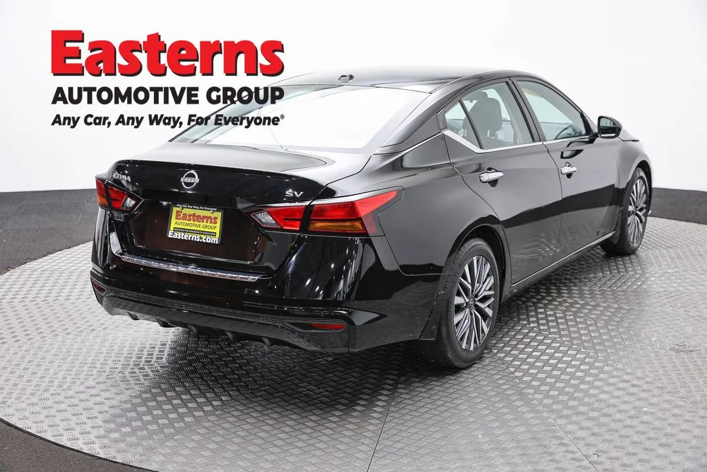 Used 2023 Black Nissan 2.5 SV image 5