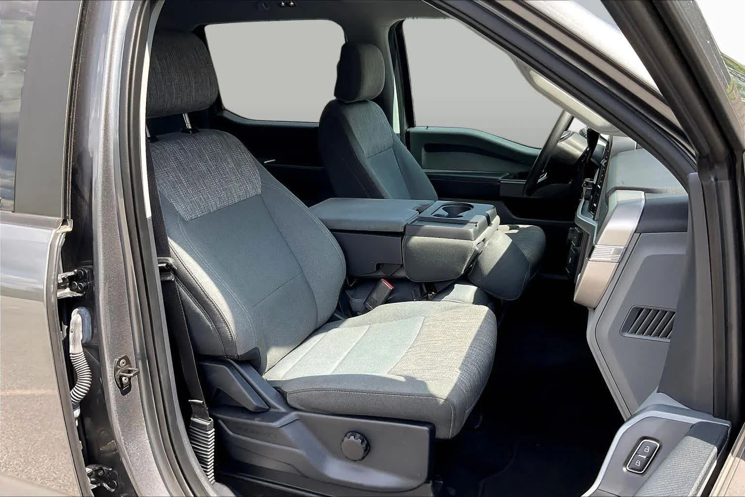Used 2023 Carbonized Gray Metallic Ford XLT image 9
