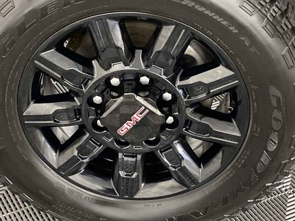 Used 2024 Onyx Black GMC AT4 image 27